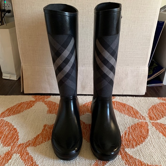 BURBERRY CLEMENCE CHECK PANEL RAIN BOOTS - Picture 2 of 12